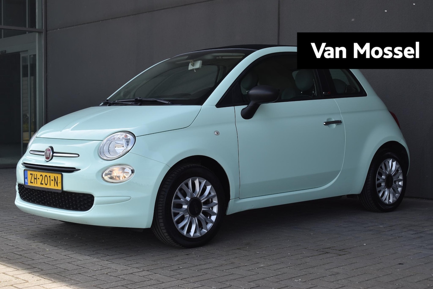 Fiat 500 C - 0.9 TwinAir Turbo Young | Navigatie | Apple Carplay/Android Auto | Parkeersensoren - AutoWereld.nl
