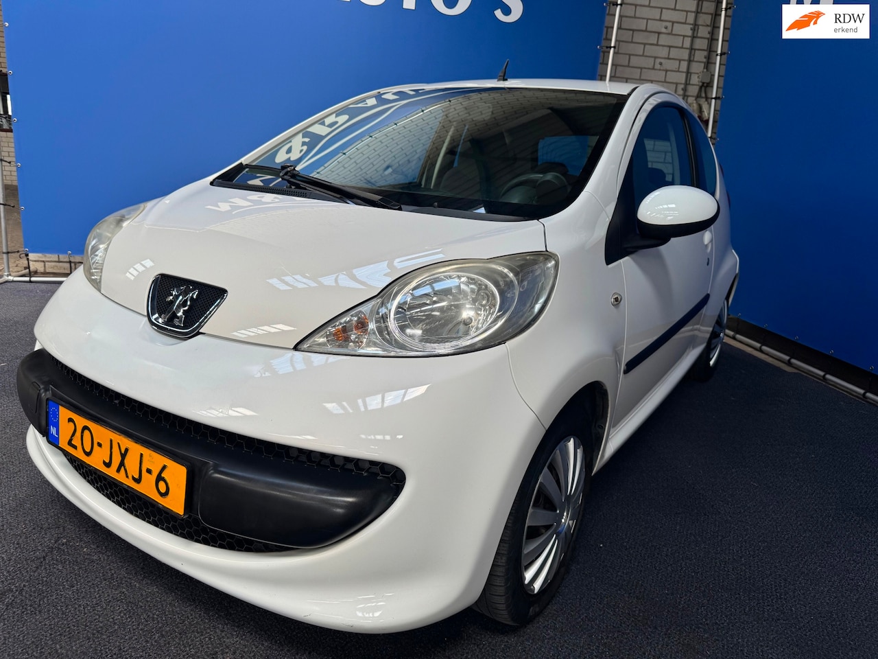 Peugeot 107 - 1.0-12V XR 1.0-12V XR Nieuwe APK - AutoWereld.nl