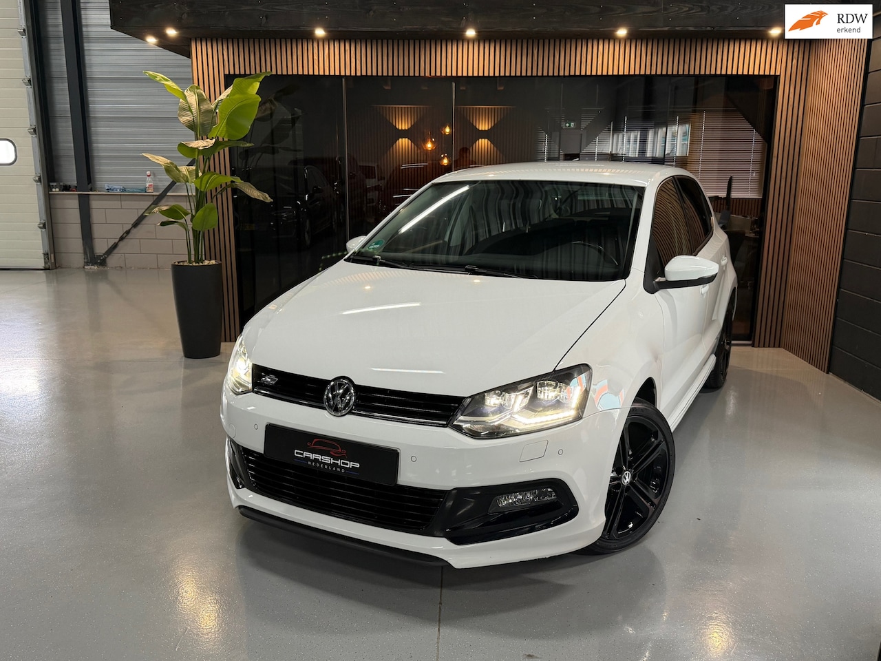 Volkswagen Polo - 1.2 TSI R-Line CRUISE/NAVI/PDC/STOELVRM/FUL - AutoWereld.nl