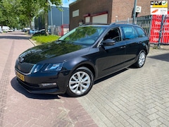 Skoda Octavia Combi - 1.6 TDI Greentech Ambition Business / 2017 / Airco/Climatronic / Navigatie / PDC / Boekjes
