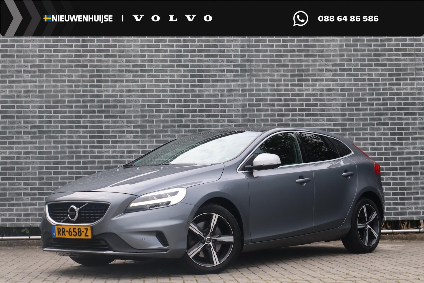 Volvo V40 - 2.0 D3 Business Sport | R-Design |  Trekhaak | Navigatie | High Performance Audio | Achter - AutoWereld.nl