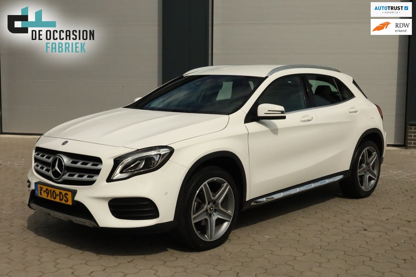 Mercedes-Benz GLA-Klasse - 200 Premium Plus AMG Carplay Stoelverwarming - AutoWereld.nl