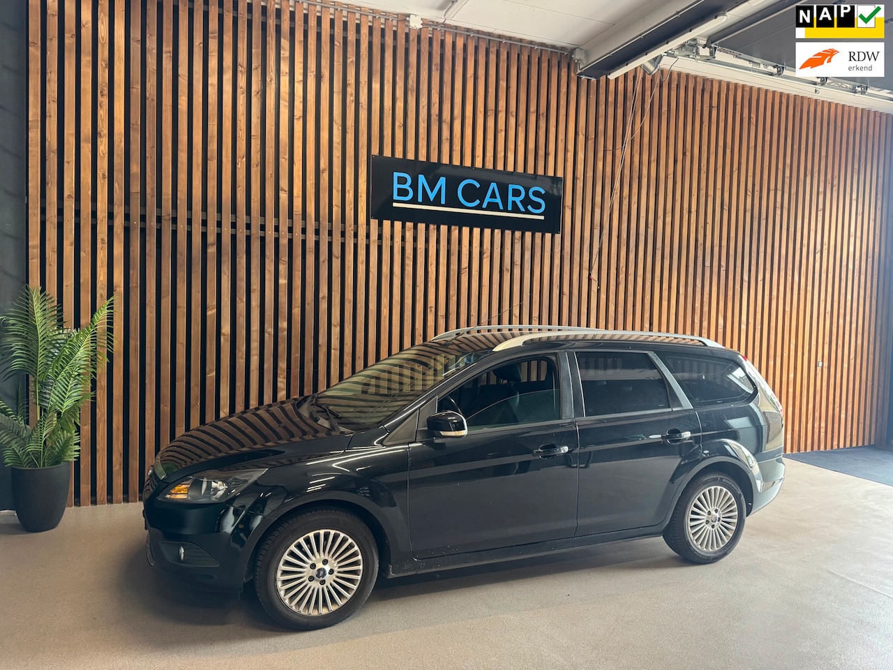 Ford Focus Wagon - 1.8 Limited Airco,Trekhaak,Leer,Navi - AutoWereld.nl