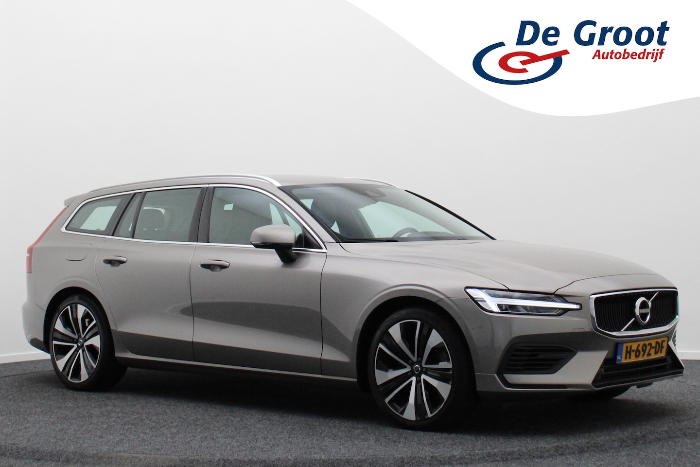 Volvo V60 - 2.0 T6 Twin Engine AWD Momentum Pro Climate, Cruise, Navigatie, Apple Carplay, LED, Trekha - AutoWereld.nl