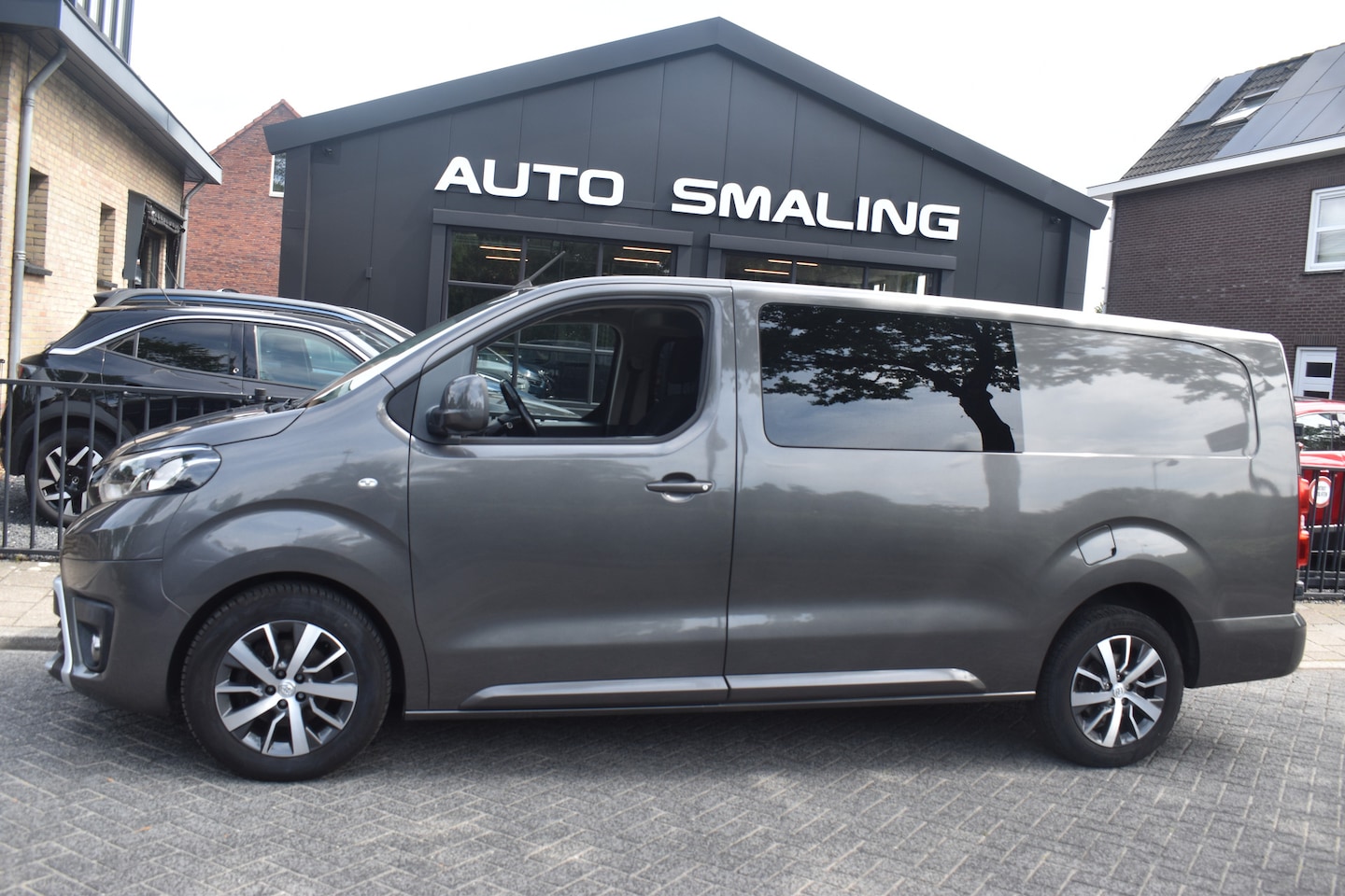Toyota PROACE Long Worker - 2.0 D-4D Creator Dubbel Cabine 122Pk *Airco/Navi - AutoWereld.nl