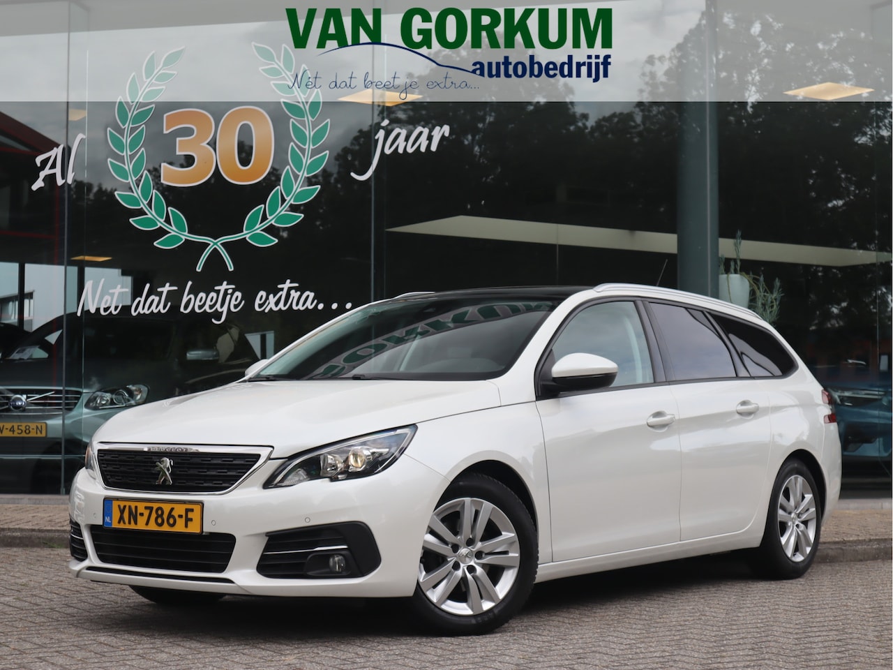 Peugeot 308 SW - 1.2 PureTech Blue Lease Executive Navi / Climate / Pano / Pdc / Elekramen / Distributie re - AutoWereld.nl