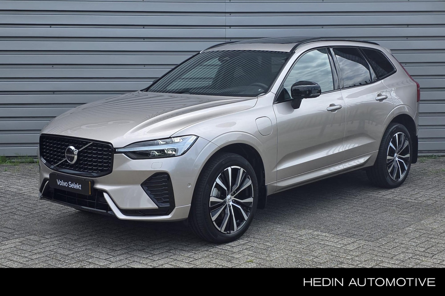 Volvo XC60 - 2.0 T6 AWD Plus Dark | 360 Camera | Panoramadak | Luchtvering | Adaptieve Cruis Controle | - AutoWereld.nl