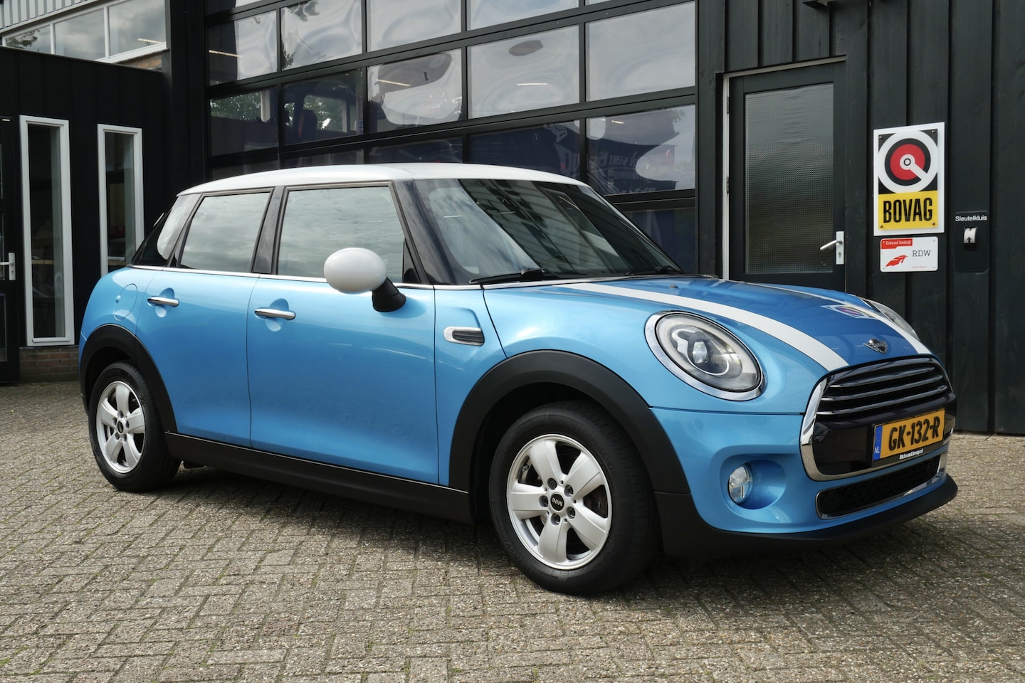 MINI 5-Deurs - 1.5 Cooper Chili Business | NL-Auto | Cruise | Keyless | Navi | LED - AutoWereld.nl