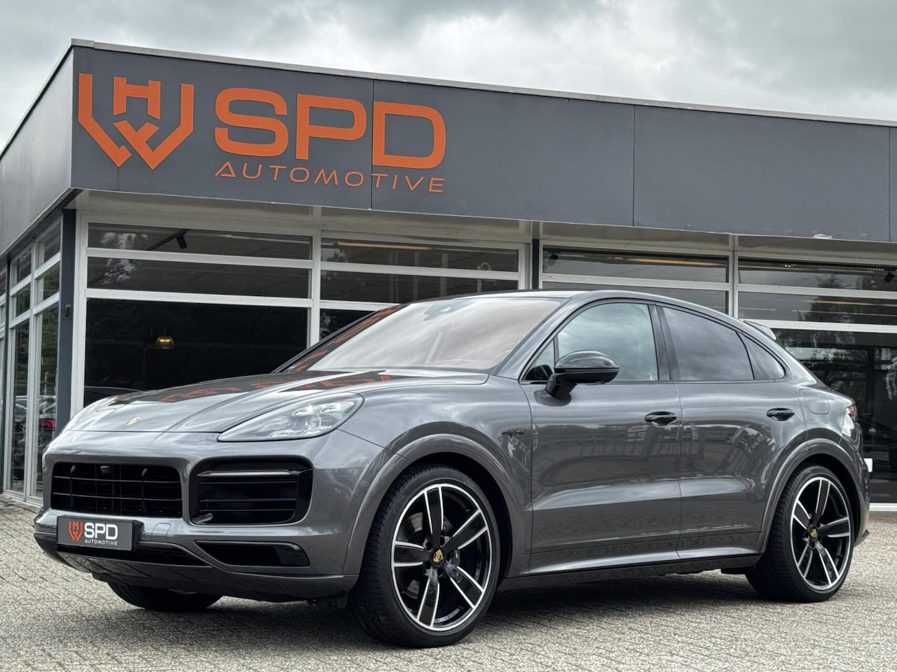 Porsche Cayenne Coupé - 3.0 E-Hybrid|Matrix|Pano|lucht|HUD|22" - AutoWereld.nl