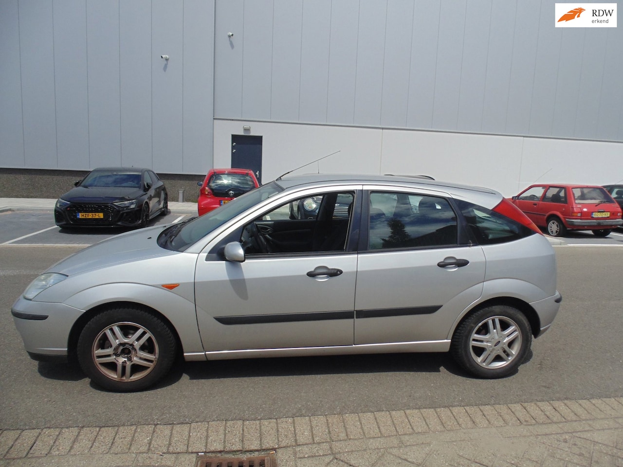 Ford Focus - 1.6-16V Trend met airco 04-2027 - AutoWereld.nl