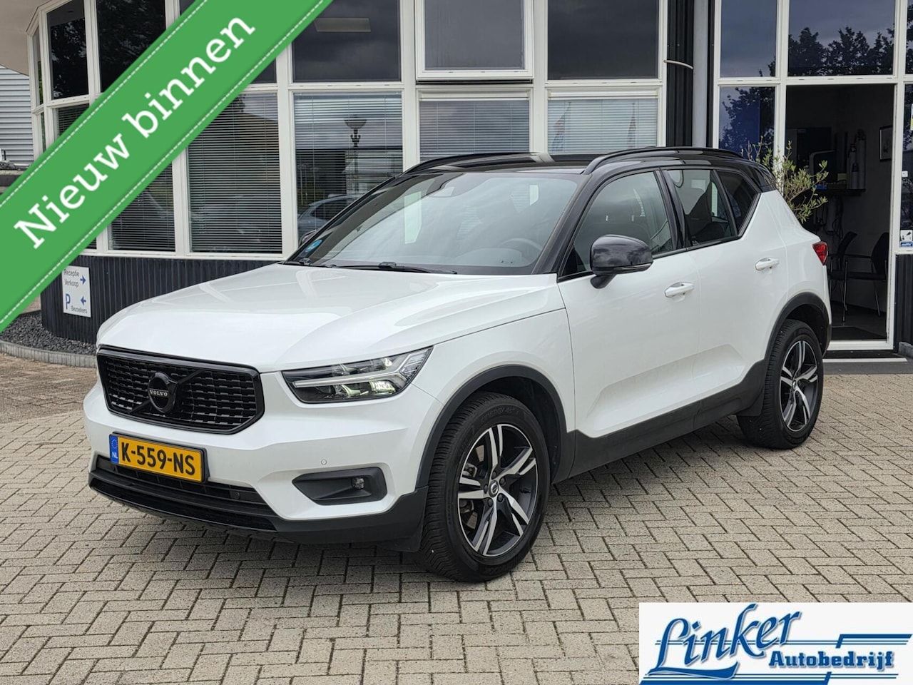 Volvo XC40 - 2.0 B4 R-Design 197PK TREKH/NL-AUTO/ CAMERA-2100KG TREKGEWICHT - AutoWereld.nl