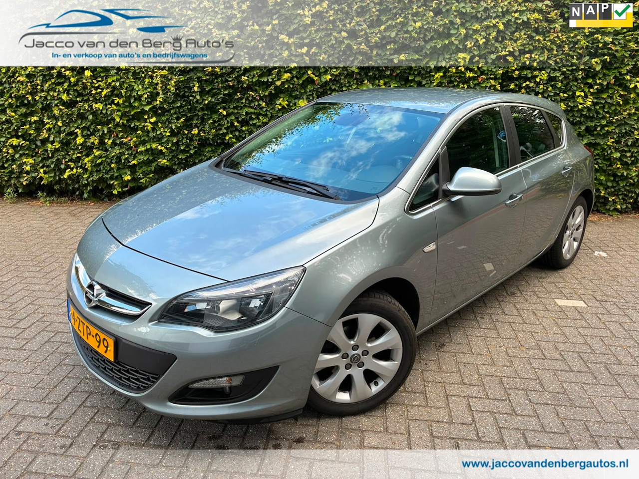 Opel Astra - 1.4i Turbo Blitz I Navigatie I Trekhaak - AutoWereld.nl