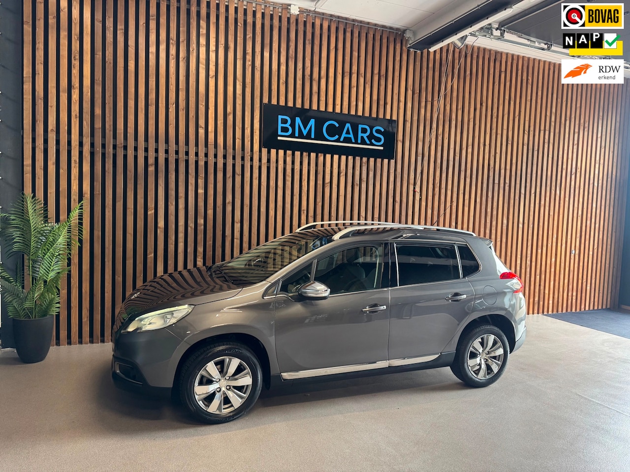 Peugeot 2008 - 1.2 VTi Allure Pack Premium Plus Panodak,Half leer - AutoWereld.nl
