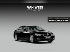 BMW 3-serie - 320i Upgrade Edition | NL auto | 3e eigenaar | Sportstuur | Schakelpaddles | Sportstoelen