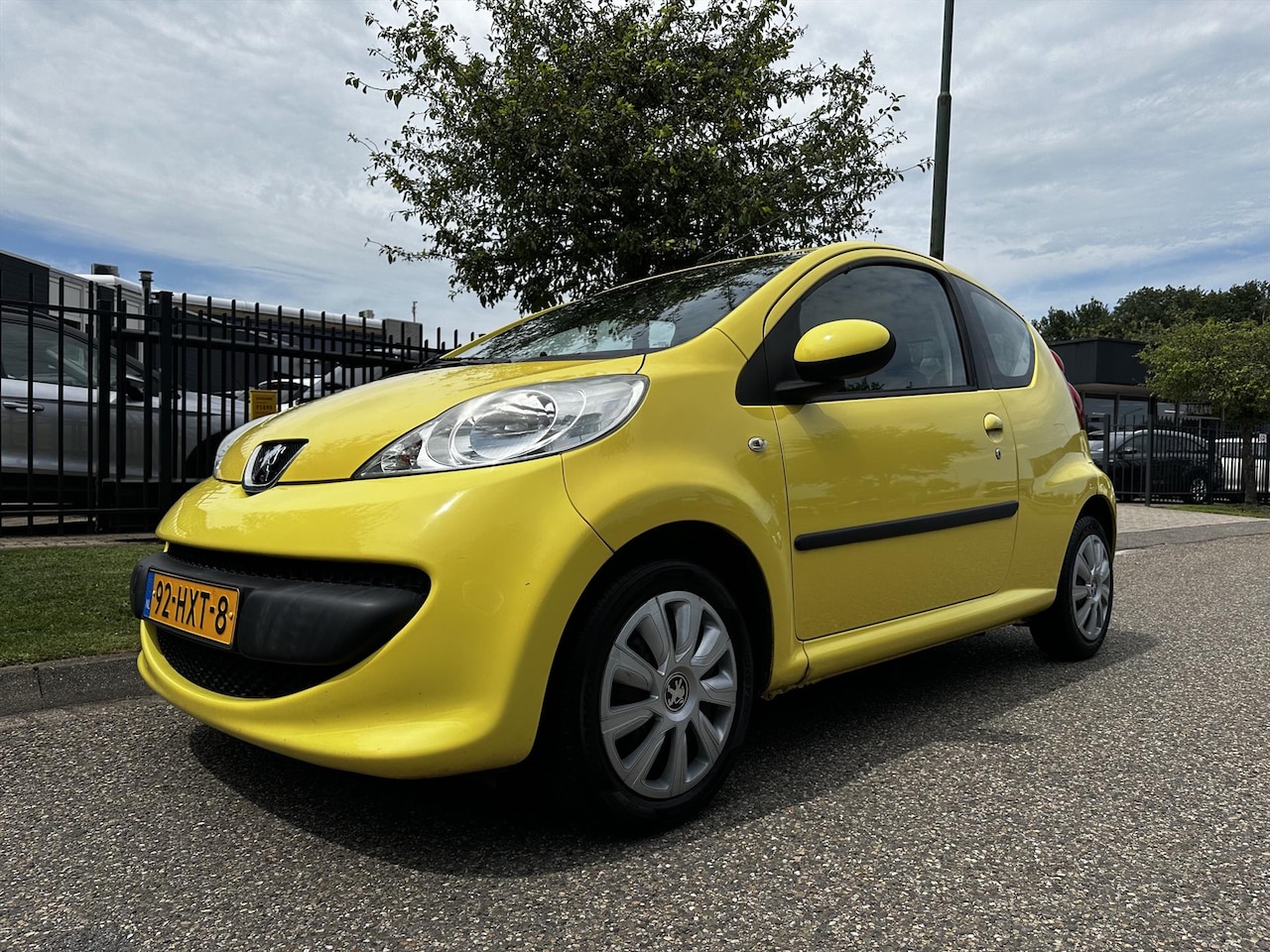 Peugeot 107 - 1.0 12V 3DR Sublime Airco Net GR beurt gehad en Nwe APK - AutoWereld.nl