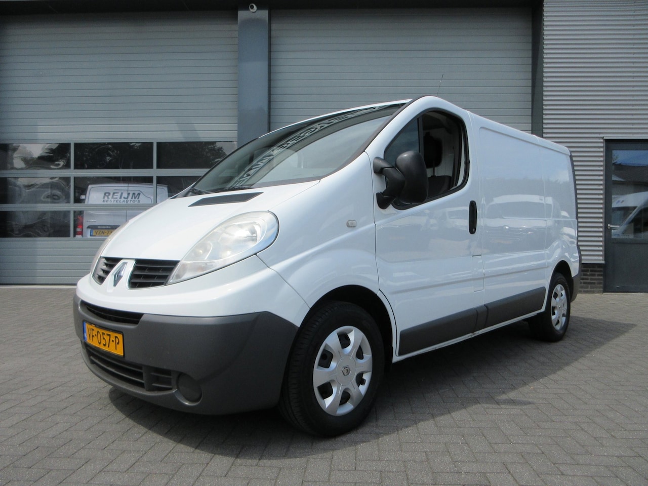 Renault Trafic - 2.0 dCi T29 L1H1 airco - AutoWereld.nl