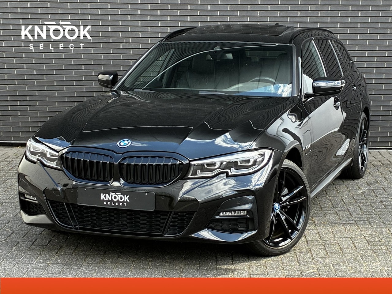 BMW 3-serie Touring - 320e xDrive High Executive M Sport Pakket Automaat / Live Cockpit Professional / Adaptief - AutoWereld.nl