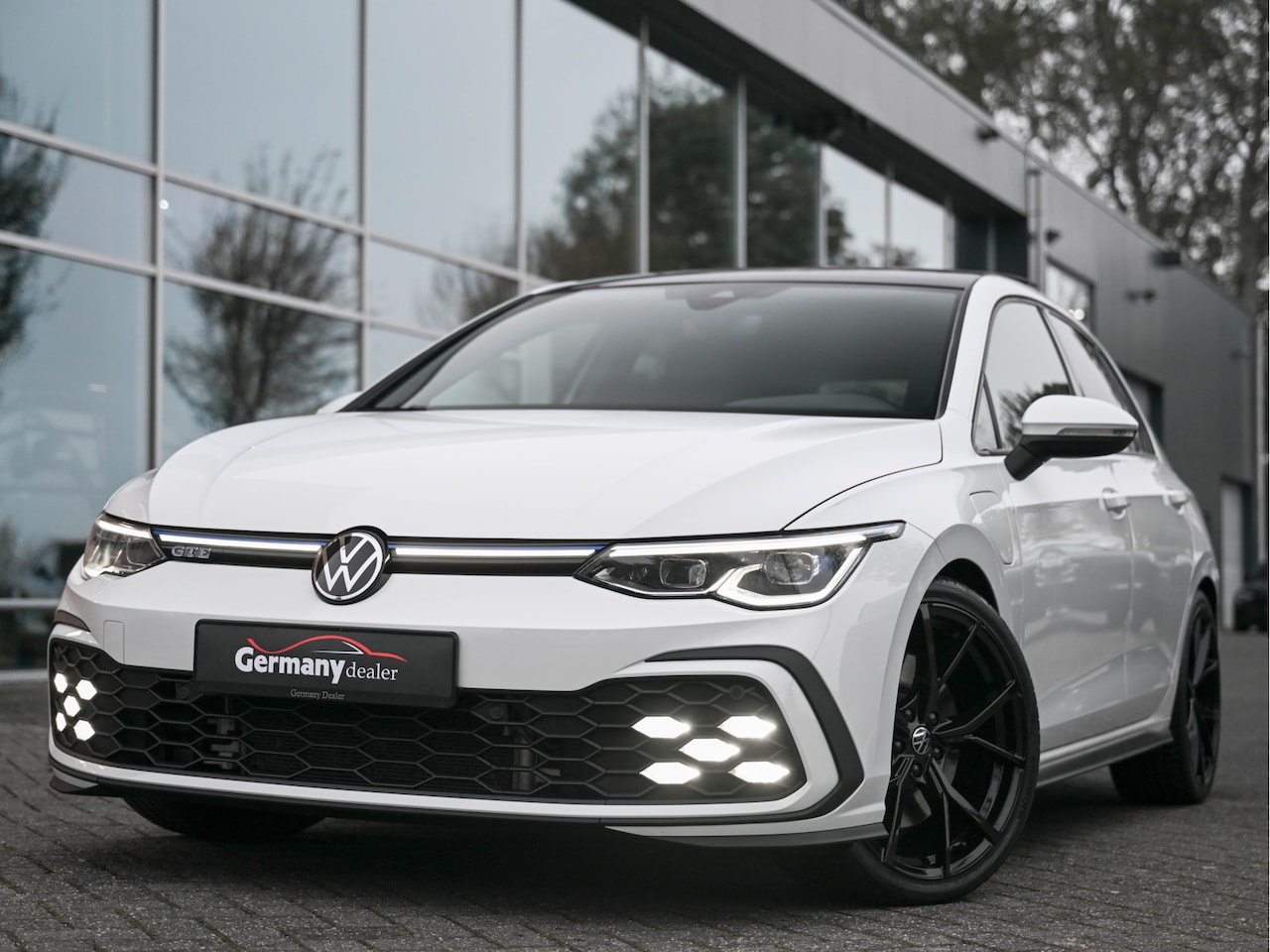 Volkswagen Golf - 1.4 eHybrid GTE 245PK Pano R-Zetels Mist-Led Navi Ambiente E-Sound Privacy Side/Lane - AutoWereld.nl
