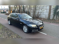 BMW 5-serie Touring - 518d Luxury Edition FACELIFT LEER NAVIAGTIE CLIMA ZWART 2017