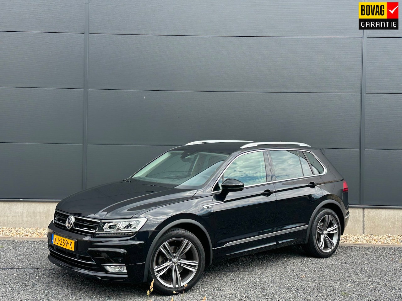 Volkswagen Tiguan - 1.4 TSI ACT R-Line Navi | Apple Carplay | Trekhaak | Verw. Voorstoelen - AutoWereld.nl