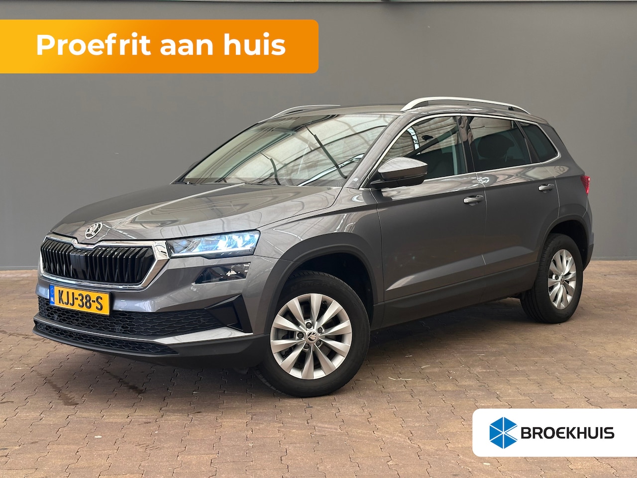 Skoda Karoq - 1.5 TSI ACT Business Edition 1500KG Trekgewicht! | Camera | Parkeersensoren Voor + Achter - AutoWereld.nl
