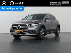 Mercedes-Benz GLA-Klasse - 200 Business Solution Luxury | Trekhaak | Stoelverwarming | Getint glas | Achteruitrijcame