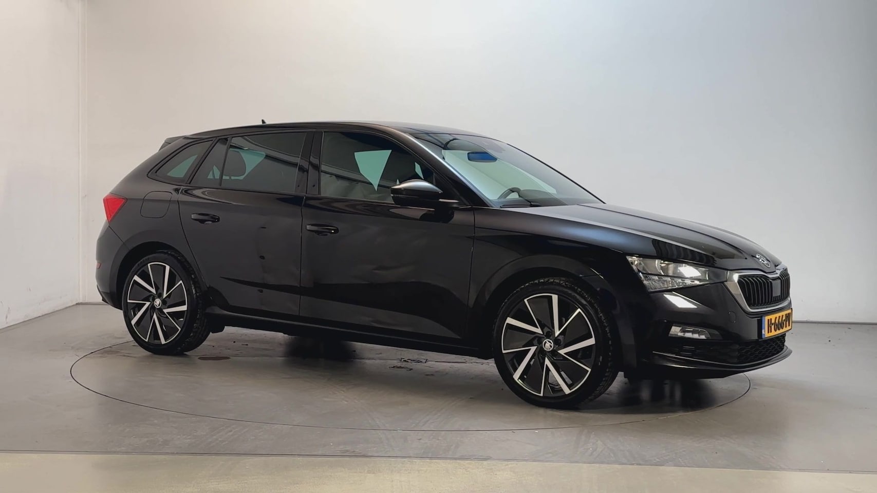 Skoda Scala - 1.5 TSI 150pk DSG Sport Business Stoelverwarming Trekhaak App-Connect - AutoWereld.nl
