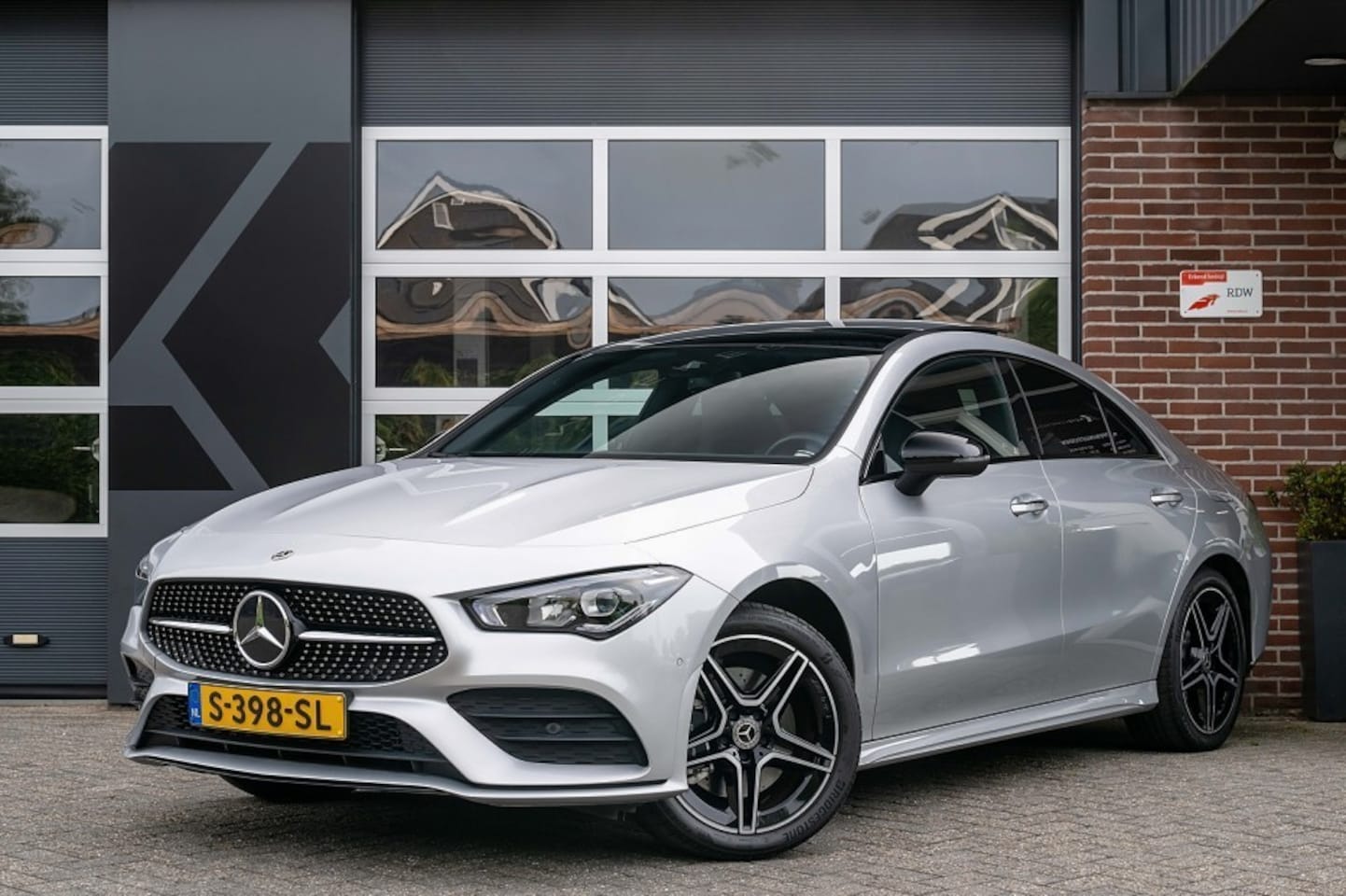 Mercedes-Benz CLA-Klasse - 250 e AMG Line | Panorama | Trekhaak | Widescreen | Camera | Sfeerverlichting | 18' Inch | - AutoWereld.nl