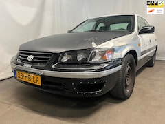 Toyota Camry - 2.2i GX SCHADEAUTO