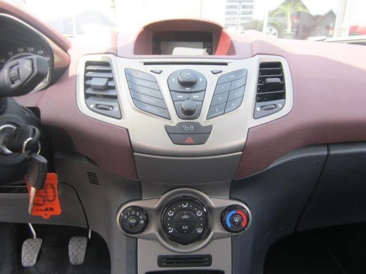 Ford Fiesta - 1.25 Trend AIRCO, lmv, DIRECT RIJKKLAAR apk 6-2027 Ford Fiesta 1.25 Trend AIRCO, lmv, DIRE