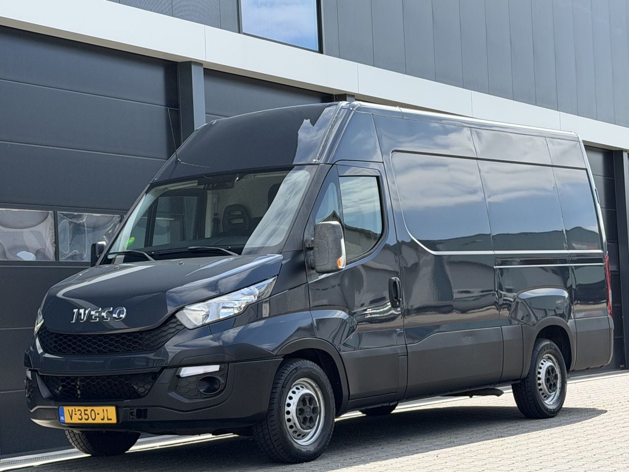 Iveco Daily - 35S15V 2.3 Clima 3-PERS - AutoWereld.nl
