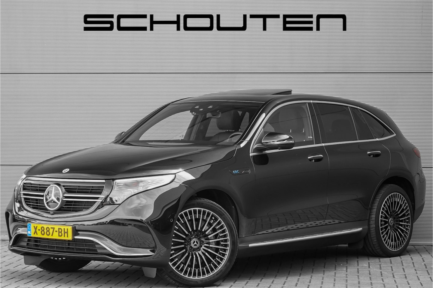 Mercedes-Benz EQC - 400 4MATIC AMG Line 80 kWh Distronic Schuifdak Trekhaak - AutoWereld.nl