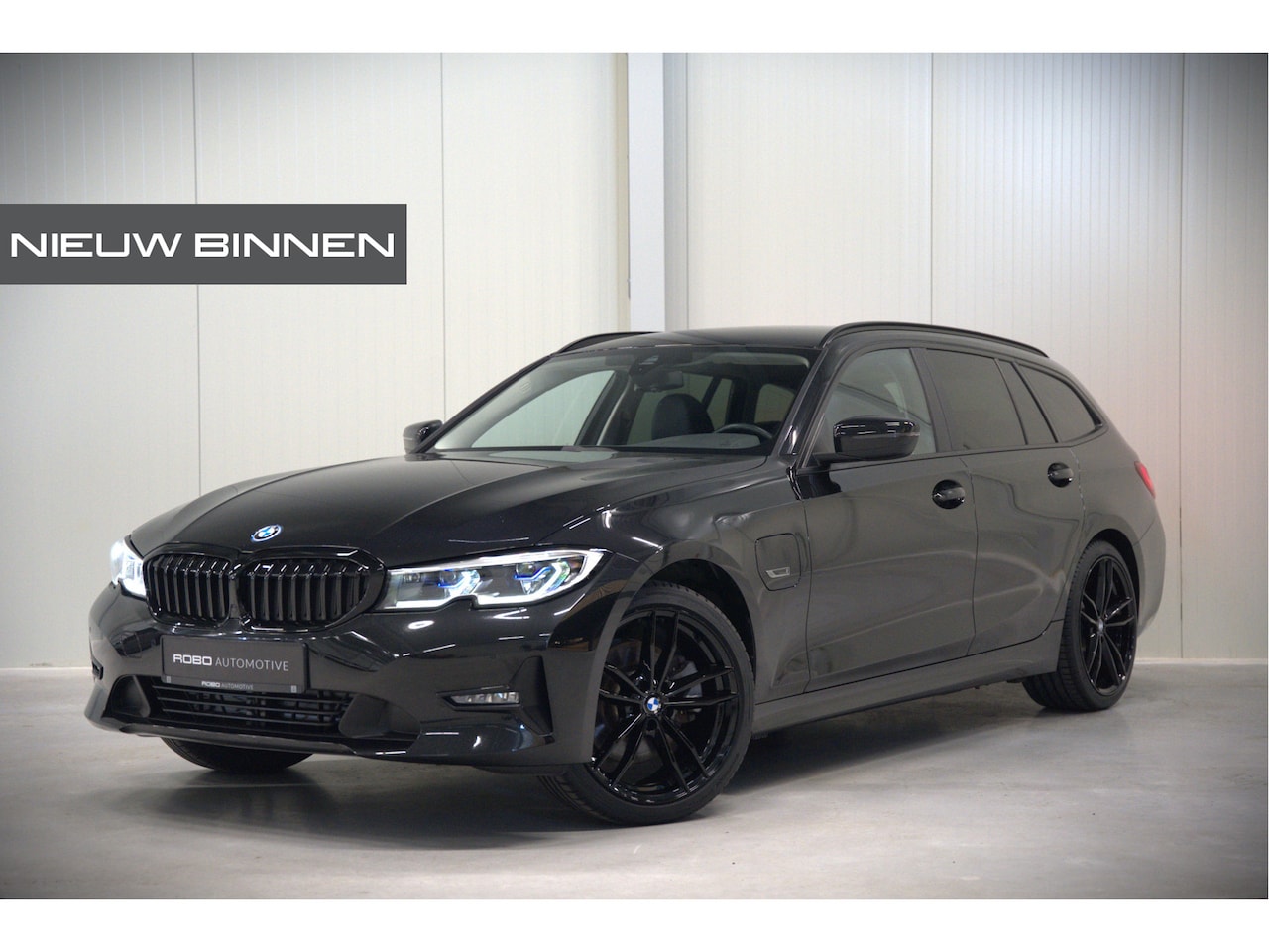 BMW 3-serie Touring - 320e Business Edition Plus | Stoelverwarming | Cruise Control | Apple Carplay | Navigatie - AutoWereld.nl