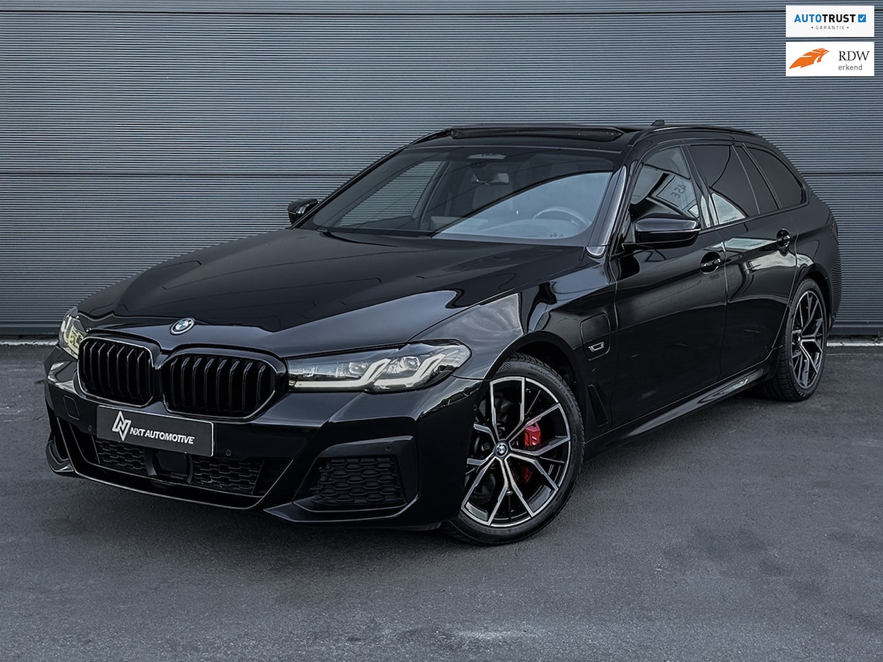 BMW 5-serie Touring - 530e M-Pakket, Pano, HUD, Pilot Assist, Trekhaak, - AutoWereld.nl