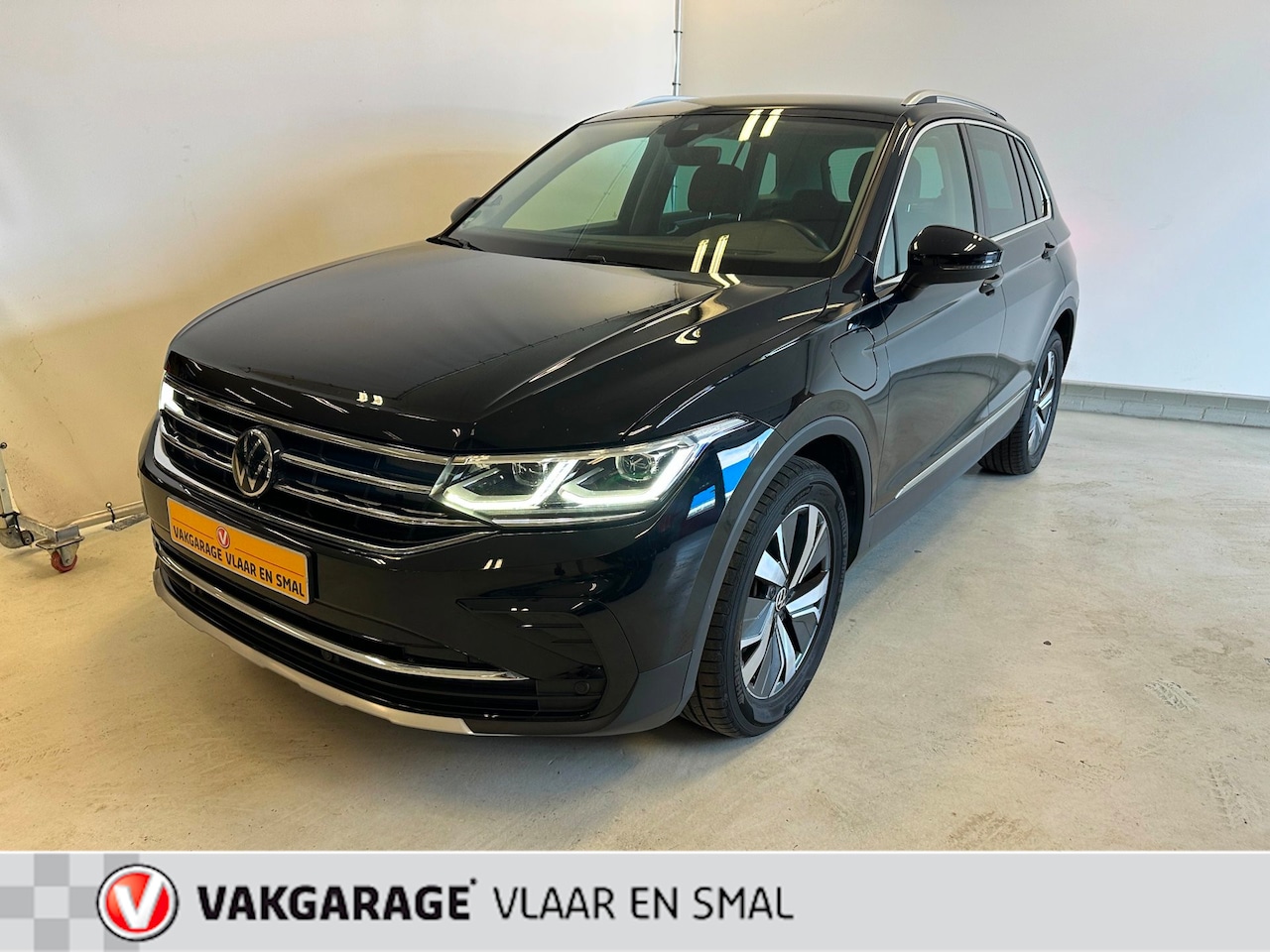 Volkswagen Tiguan - VW Tiguan Hybride 1.4 elegance uitvoering-Wegklapbare trekhaak-Carplay-Cruise controle lan - AutoWereld.nl