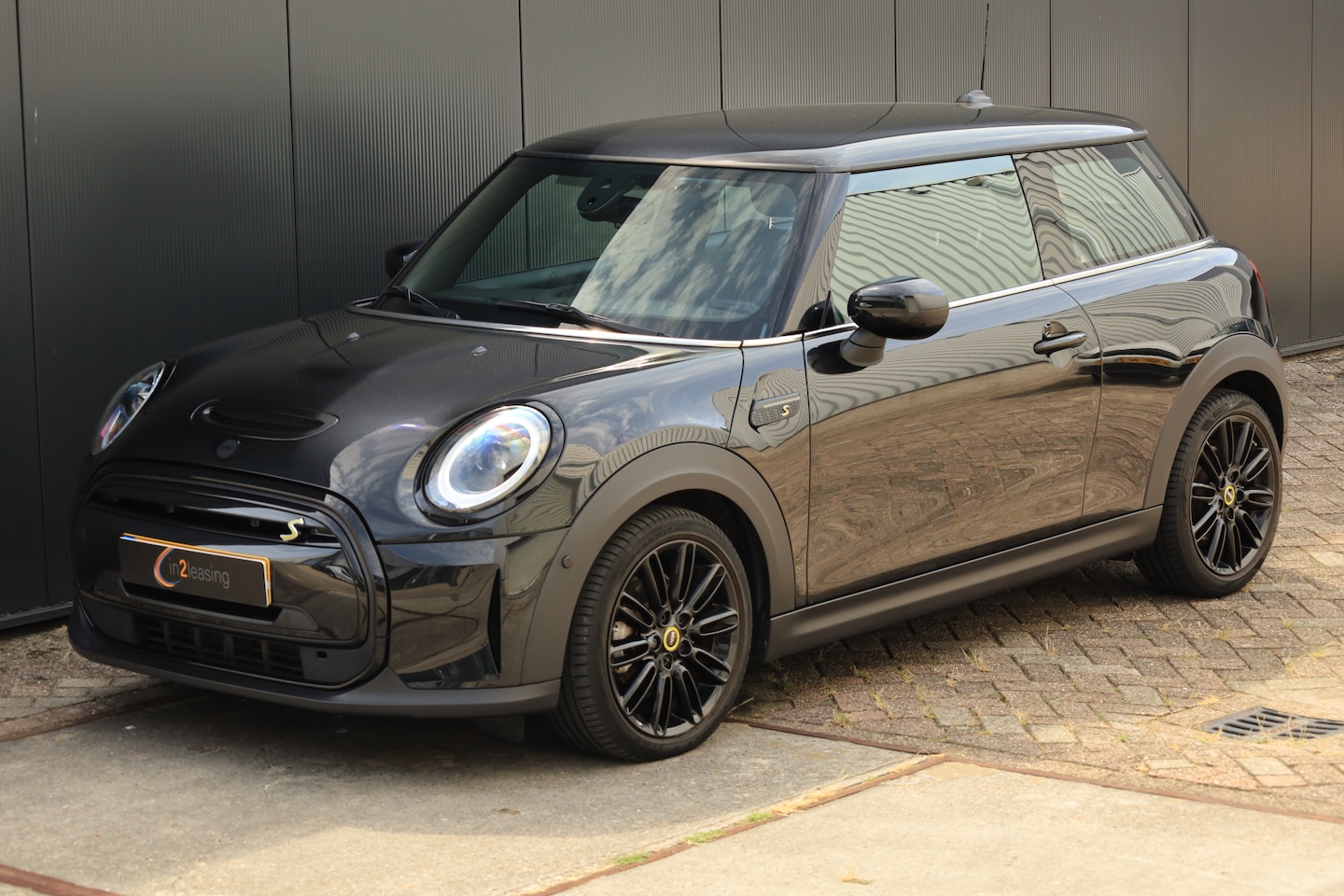 MINI Electric - Classic Cooper SE Electric 2022 | 20958km | Leder | Cam | 17" | - AutoWereld.nl