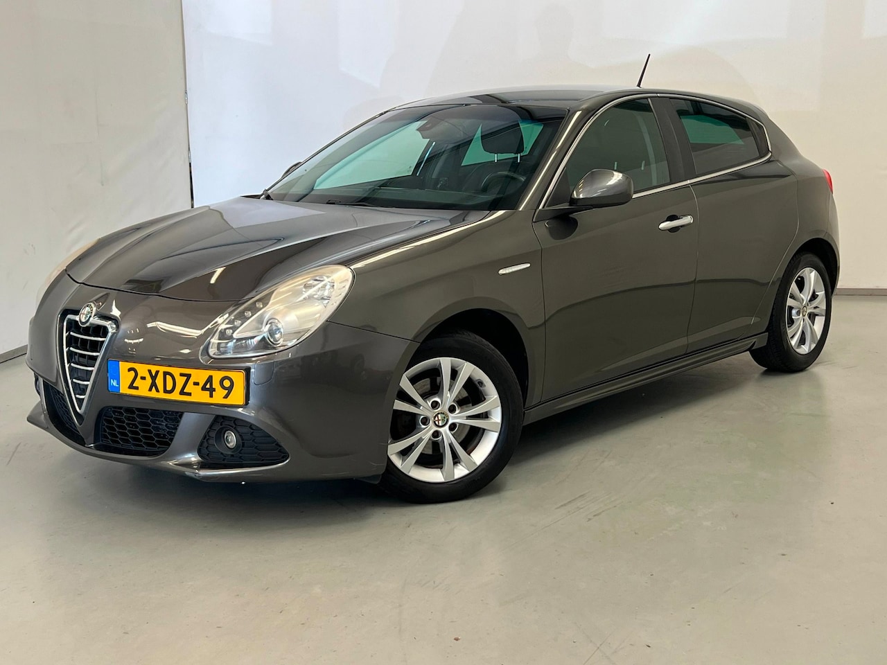 Alfa Romeo Giulietta - 1.6 JTDm / Leder / Xenon / Camera / Clima - AutoWereld.nl