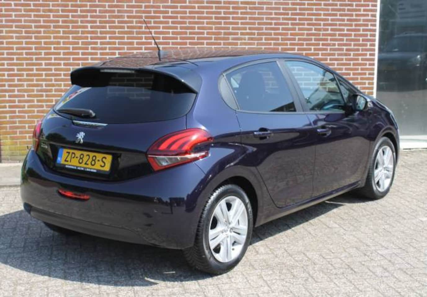 Peugeot 208 - 1.2 Puretech 82pk Signature