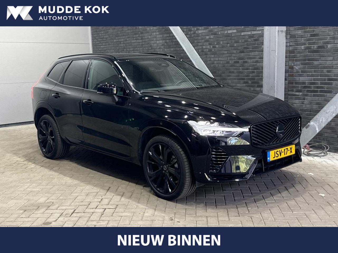Volvo XC60 - T8 Plug-in hybrid Plus Black Edition | FACELIFT | ACC | Luchtvering | Trekhaak | Panoramad - AutoWereld.nl