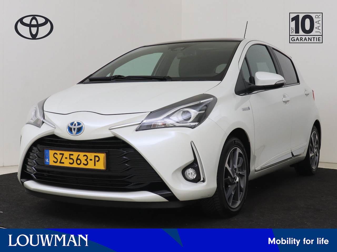 Toyota Yaris - 1.5 Hybrid Premium | Dealer Onderhouden | Panoramadak | Climate Control | Cruise Control | - AutoWereld.nl