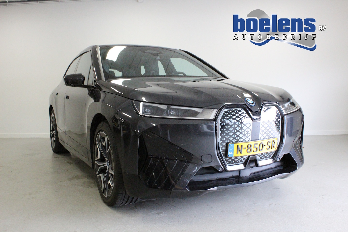 BMW iX - xDrive40 High Executive 77 kWh | NL-AUTO! | PANO | STOEL+STUUR/VERW | CARPLAY | 22'LMV | B - AutoWereld.nl