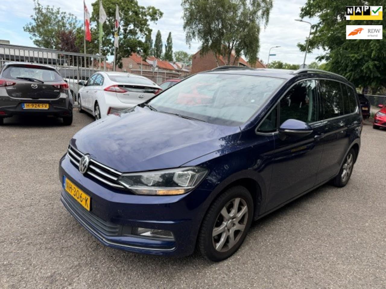 Volkswagen Touran - 1.4 TSI Highline / bj.2017 / kleur: blauw / climate / sportvelgen /airco / NAP met 242010 - AutoWereld.nl