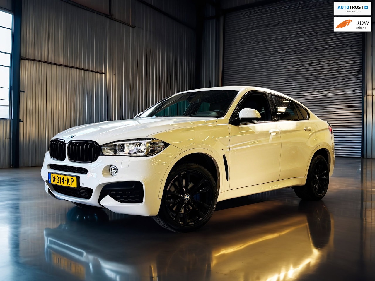 BMW X6 - XDrive35i High Executive M-Pakket_ Dealer onderhouden 1ste Eig - AutoWereld.nl
