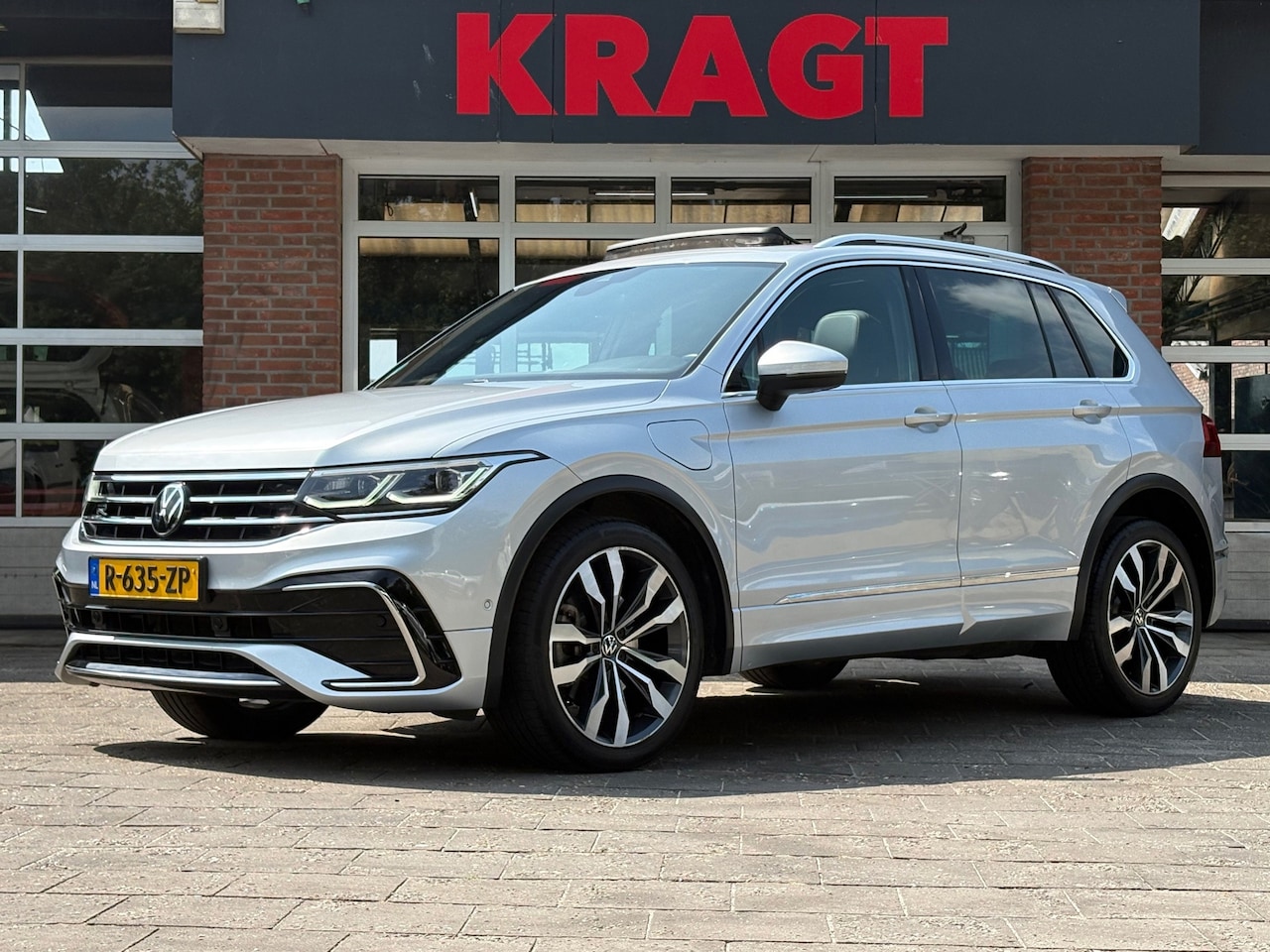 Volkswagen Tiguan - 1.4 TSI eHybrid R-Line Business+ - IQ light - panoramadak - Zeer compleet! - AutoWereld.nl