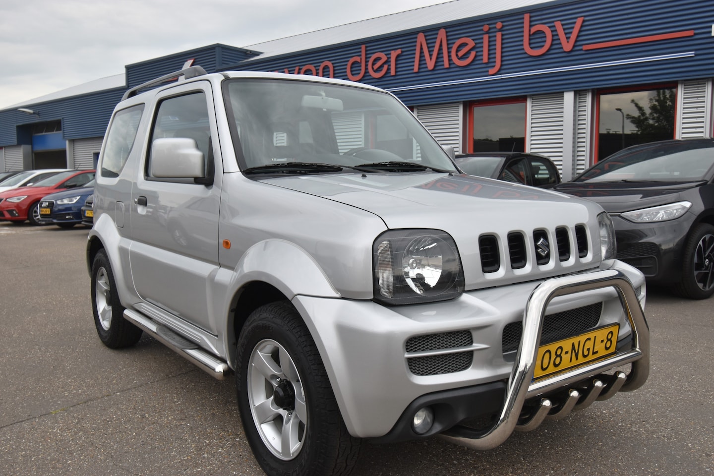 Suzuki Jimny - 1.3 Exclusive 4WD , TREKHAAK , AIRCO , LMV15 , RCD SPELER , ZIJ BARS ,FRONT GARD , - AutoWereld.nl