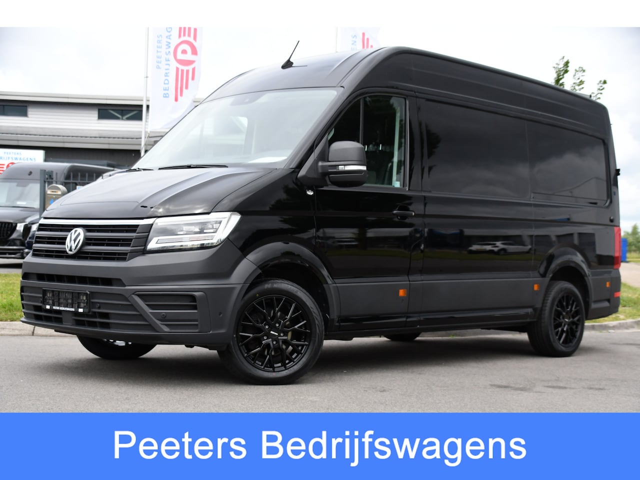 Volkswagen Crafter - 35 2.0 TDI L3H3 Highline Black Edition Camera, Cruise, Carplay, LED, Clima, Automaat, Trek - AutoWereld.nl