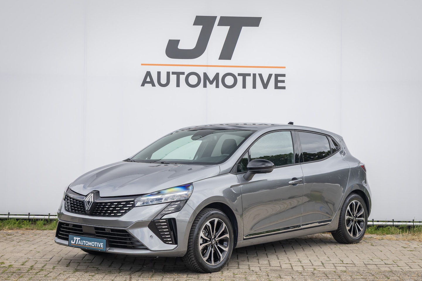 Renault Clio - E-TECH HYBRID 1.6 ETFH 145 techno Stoelverwarming | Stuurverwarming | Half ledere bekledin - AutoWereld.nl