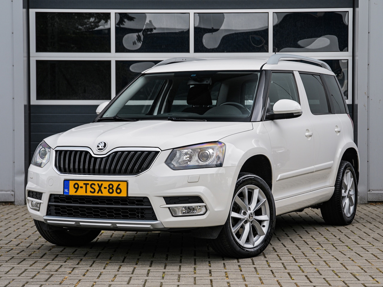 Skoda Yeti - 1.4 TSI Elegance | Navi | Camera | Xenon | Trekhaak | Climate control | Stoelverwarming | - AutoWereld.nl