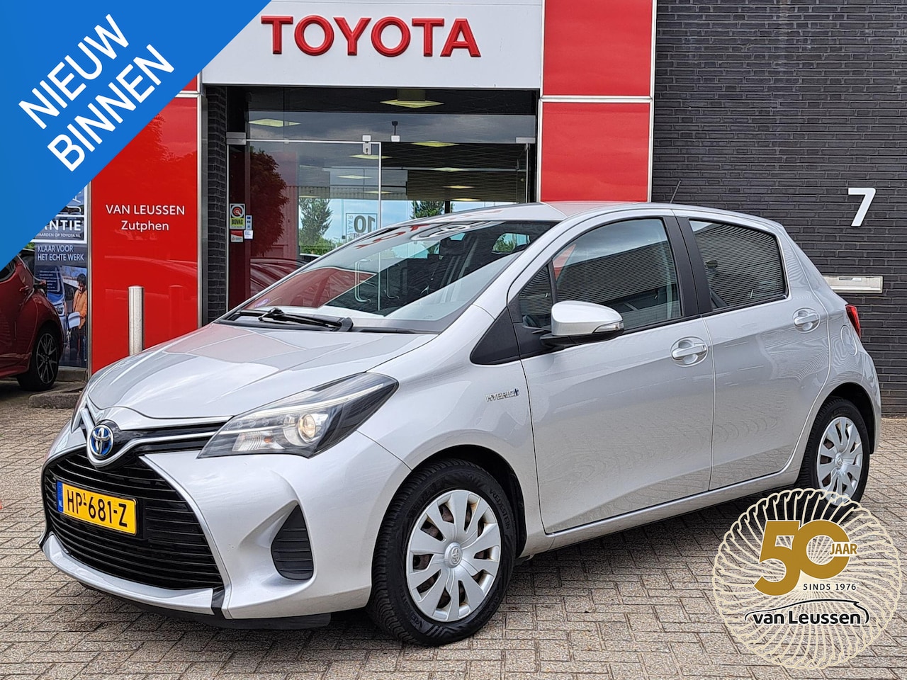 Toyota Yaris - 1.5 Hybrid Aspiration ACHTERUITRIJCAMERA AIRCO ONDERHOUDSBOEKJES - AutoWereld.nl