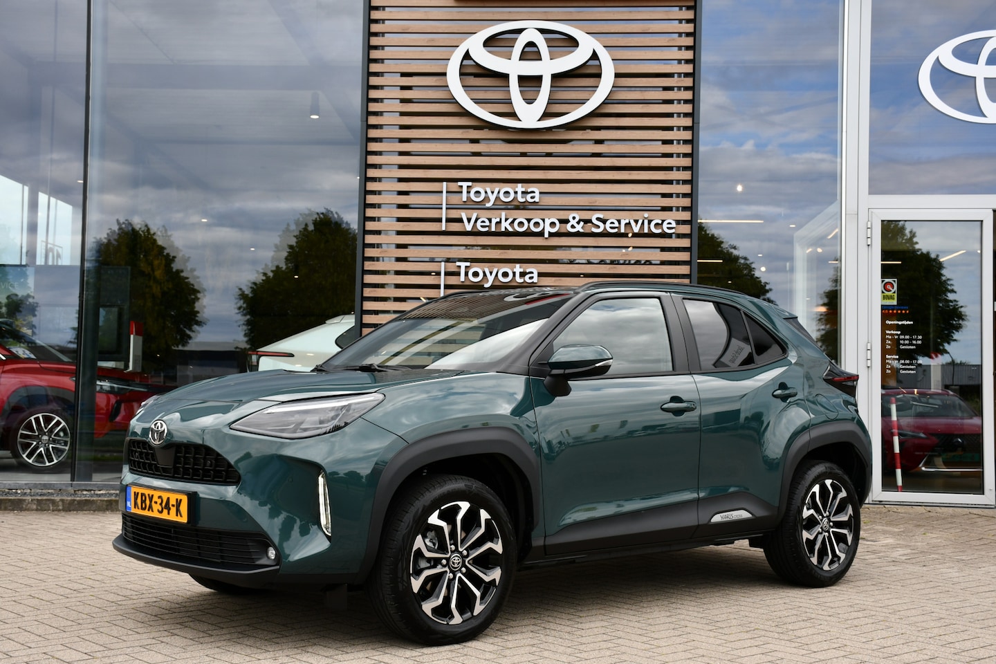 Toyota Yaris Cross - 1.5 Hybrid 130 Dynamic Automaat 130pk | Comfort Pack | Dodehoekdetectie | Parkeersensoren - AutoWereld.nl